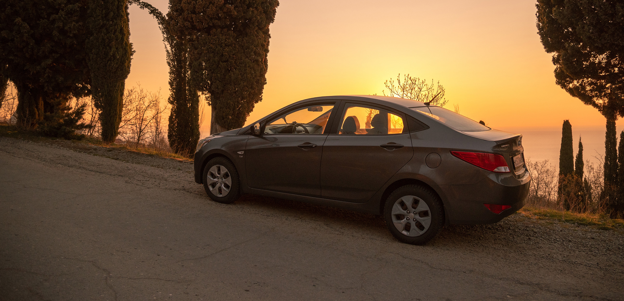 En febrero de 2021, Hyundai emitió una llamada a revisión de los vehículos Hyundai Kona Electric de los años de modelo 2019-2020. La llamada a revisión se centra en problemas con la batería y los sistemas eléctricos del Kona Electric. Estos problemas pueden provocar incendios graves en el vehículo.